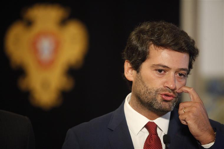 André Ventura avisa para “escalar de conflito físico, verbal e político” no parlamento e pede intervenção de Marcelo
