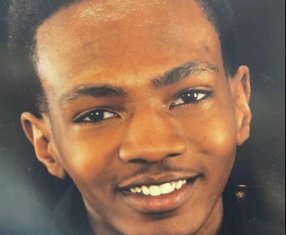 Jovem afro-americano baleado 60 vezes por fugir à polícia