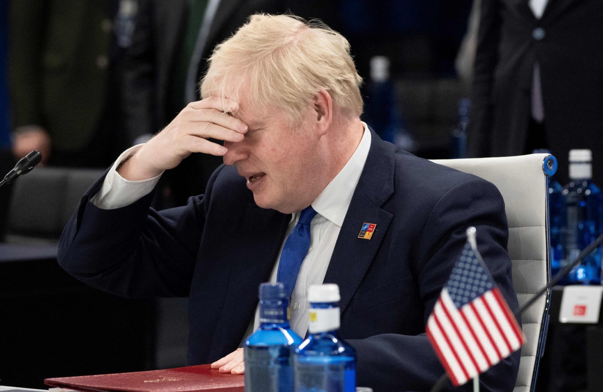 Ministros das Finanças e da Saúde de Boris Johnson demitem-se