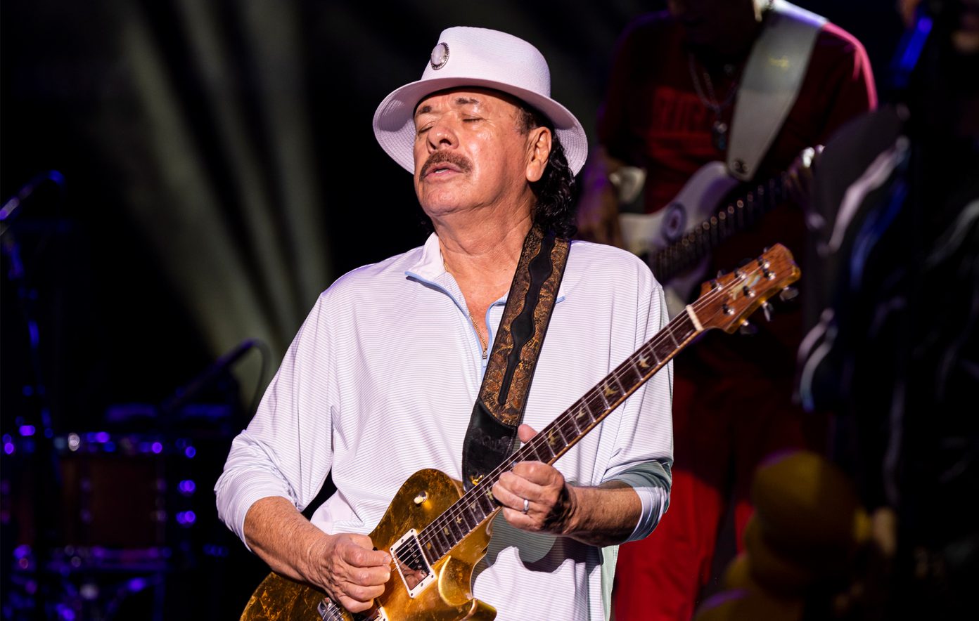 Guitarrista Carlos Santana desmaia em palco