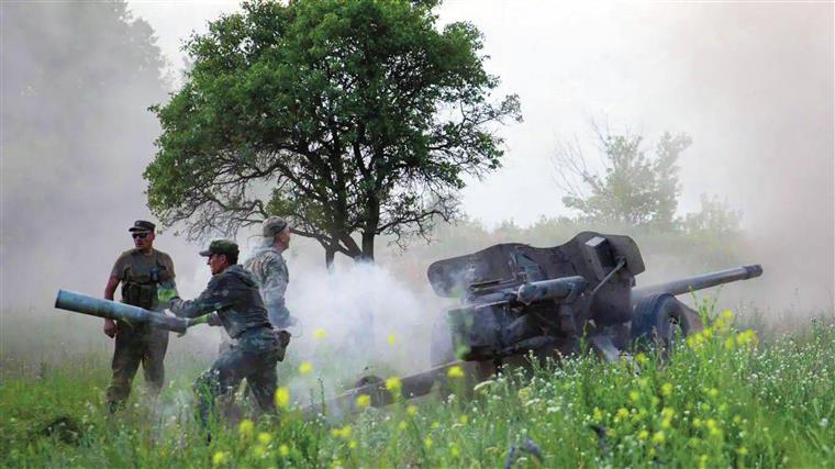 Forças russas intensificam ataques no Donbass