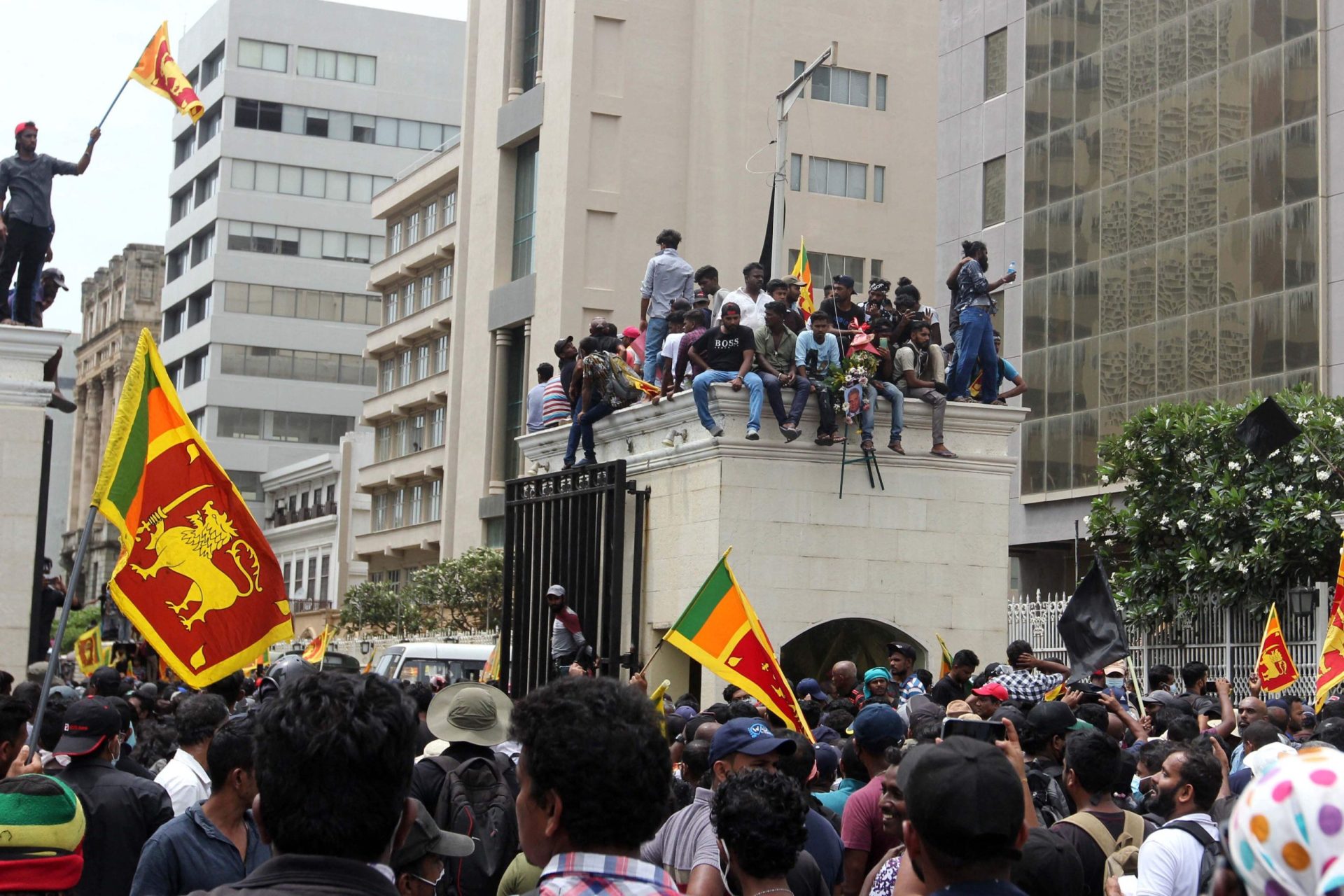 Presidente do Sri Lanka foge da residência oficial antes de ser invadida por manifestantes