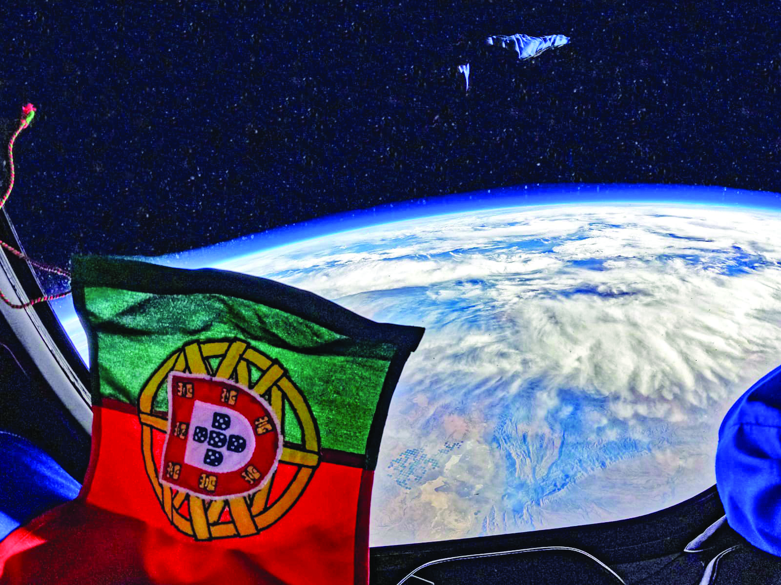 A primeira bandeira de Portugal no espaço