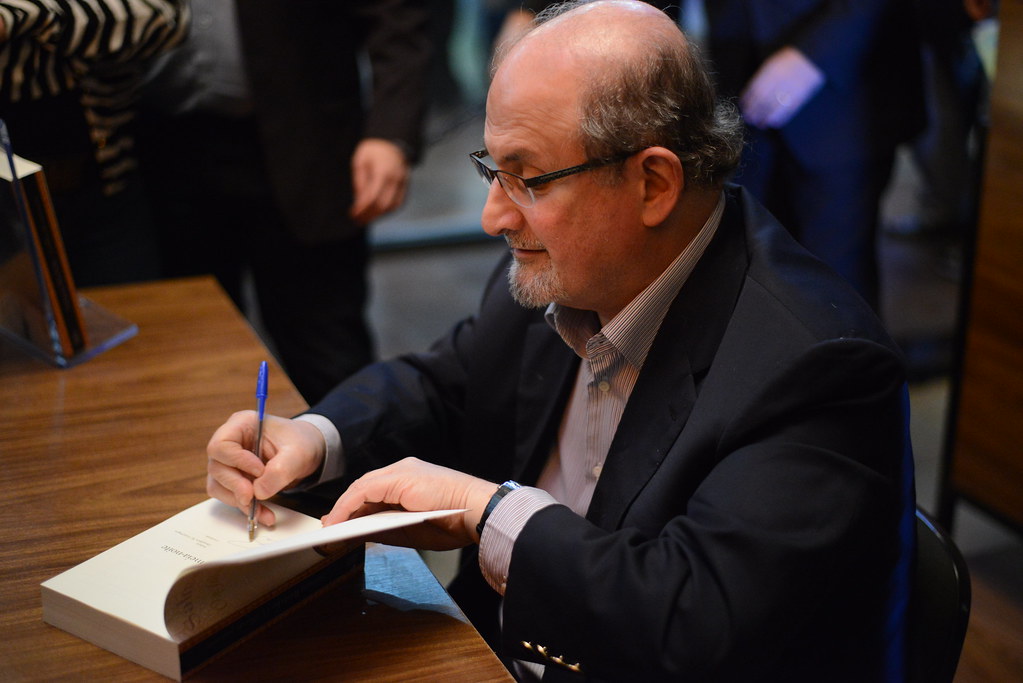 &#8220;Apenas Salman Rushdie e os seus apoiantes merecem ser culpados&#8221;, diz porta-voz dos Negócios Estrangeiros iraniano