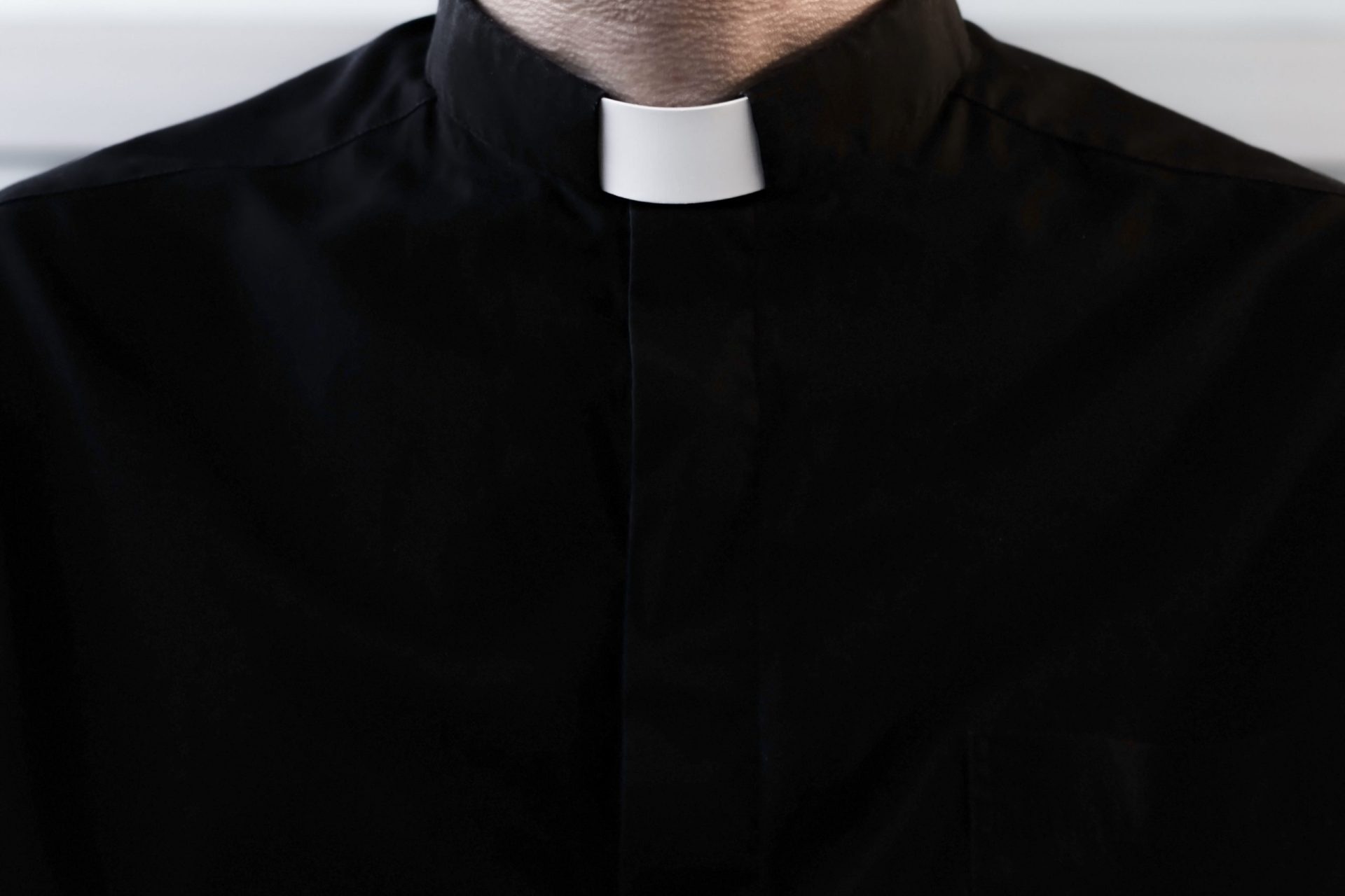 Patriarcado afasta padre após denúncia de violação