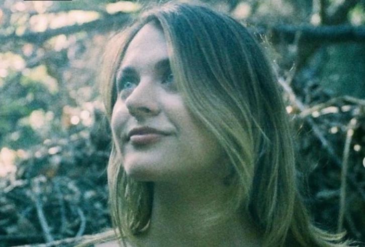 Frances Bean Cobain, filha de Kurt Cobain, fez 30 anos: &#8220;Espero manter-me firme, independentemente das dificuldades do mundo&#8221;