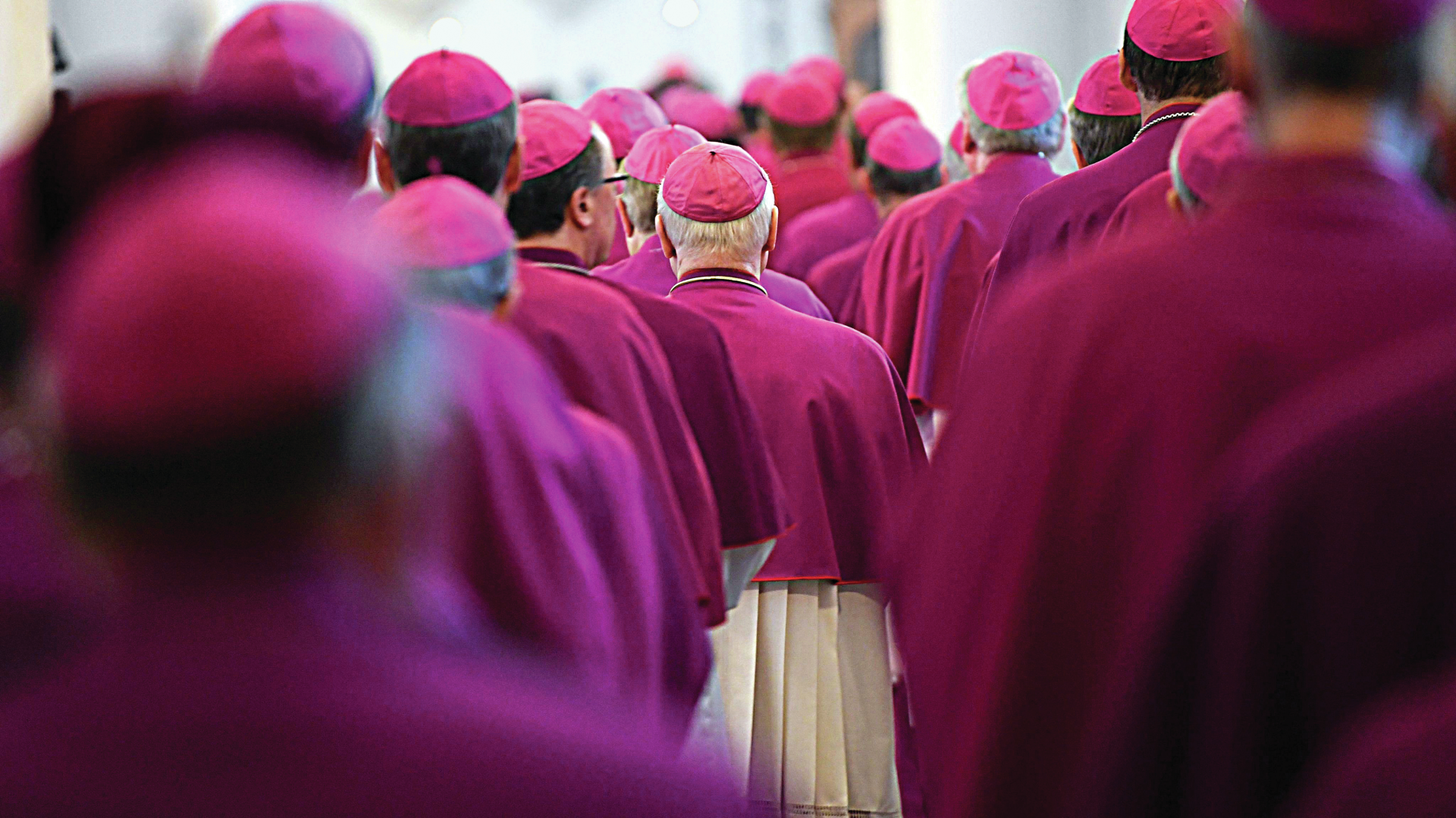 Papa em busca de bispos modernos