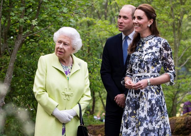 Kate Middleton e os filhos viajam em classe económica