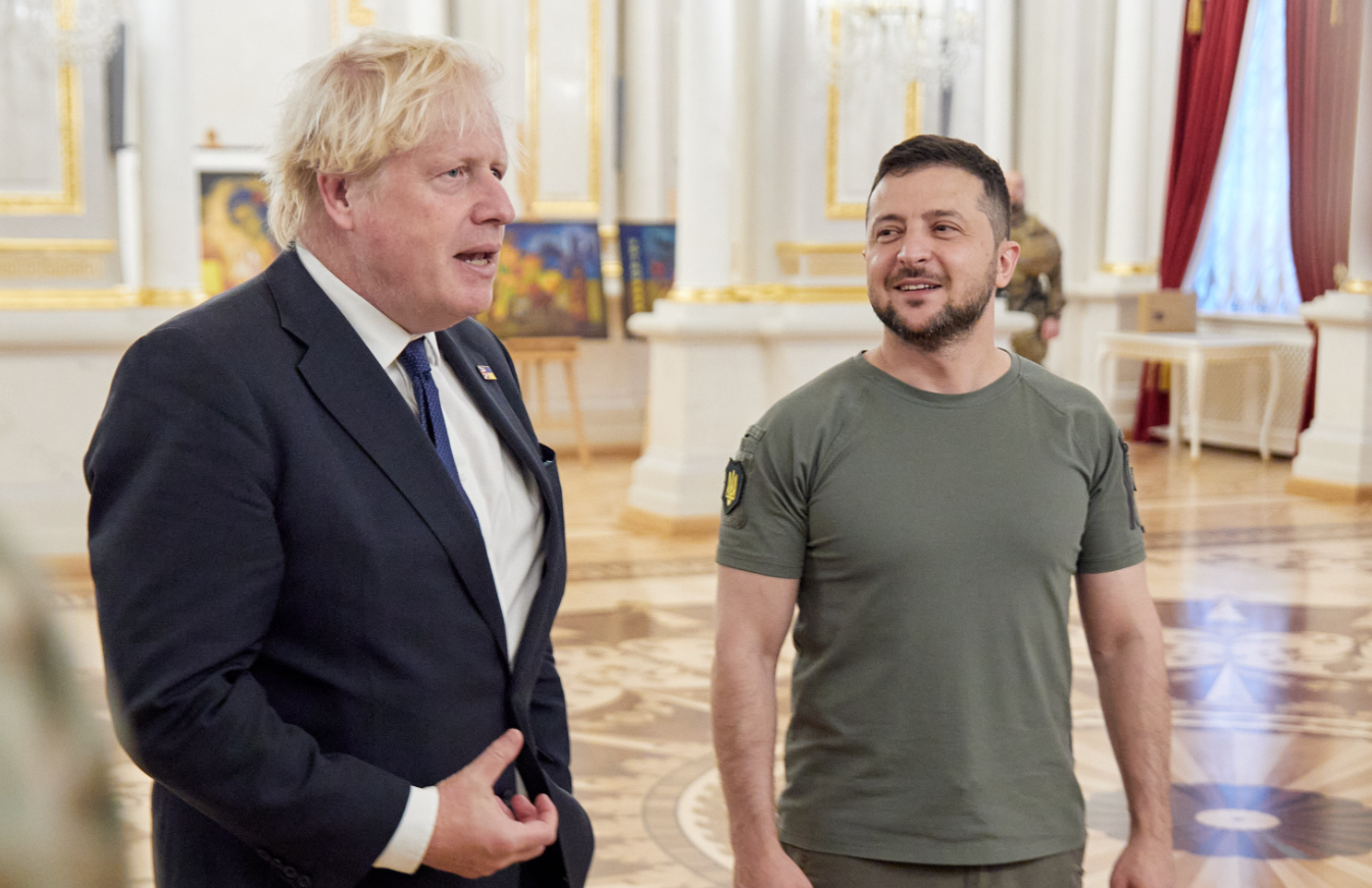 Boris Johnson é &#8220;um grande amigo da Ucrânia&#8221;, diz Zelensky