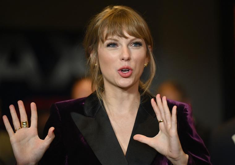 Taylor Swift considerada a celebridade que mais polui devido ao uso de jatos privados