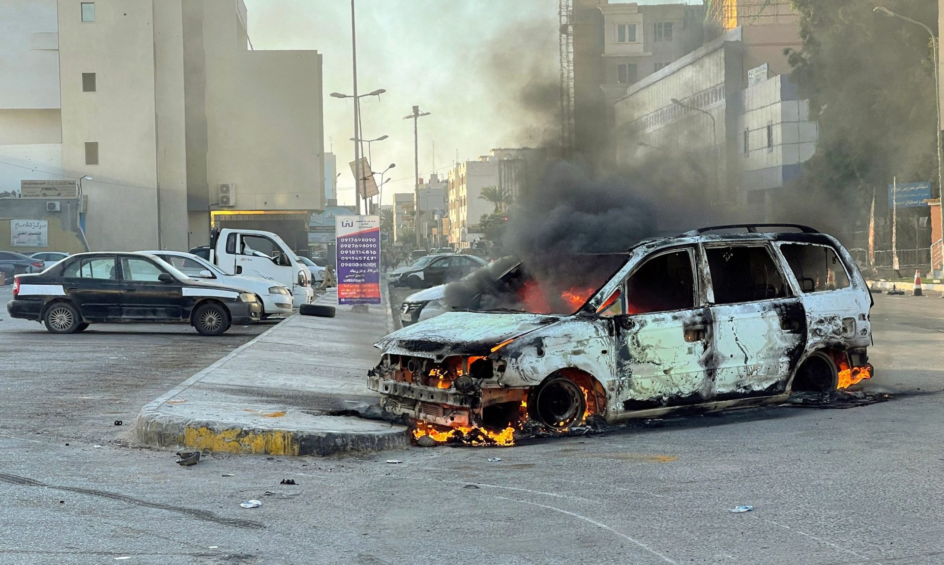 Pelo menos 32 pessoas morreram em confrontos na capital da Líbia