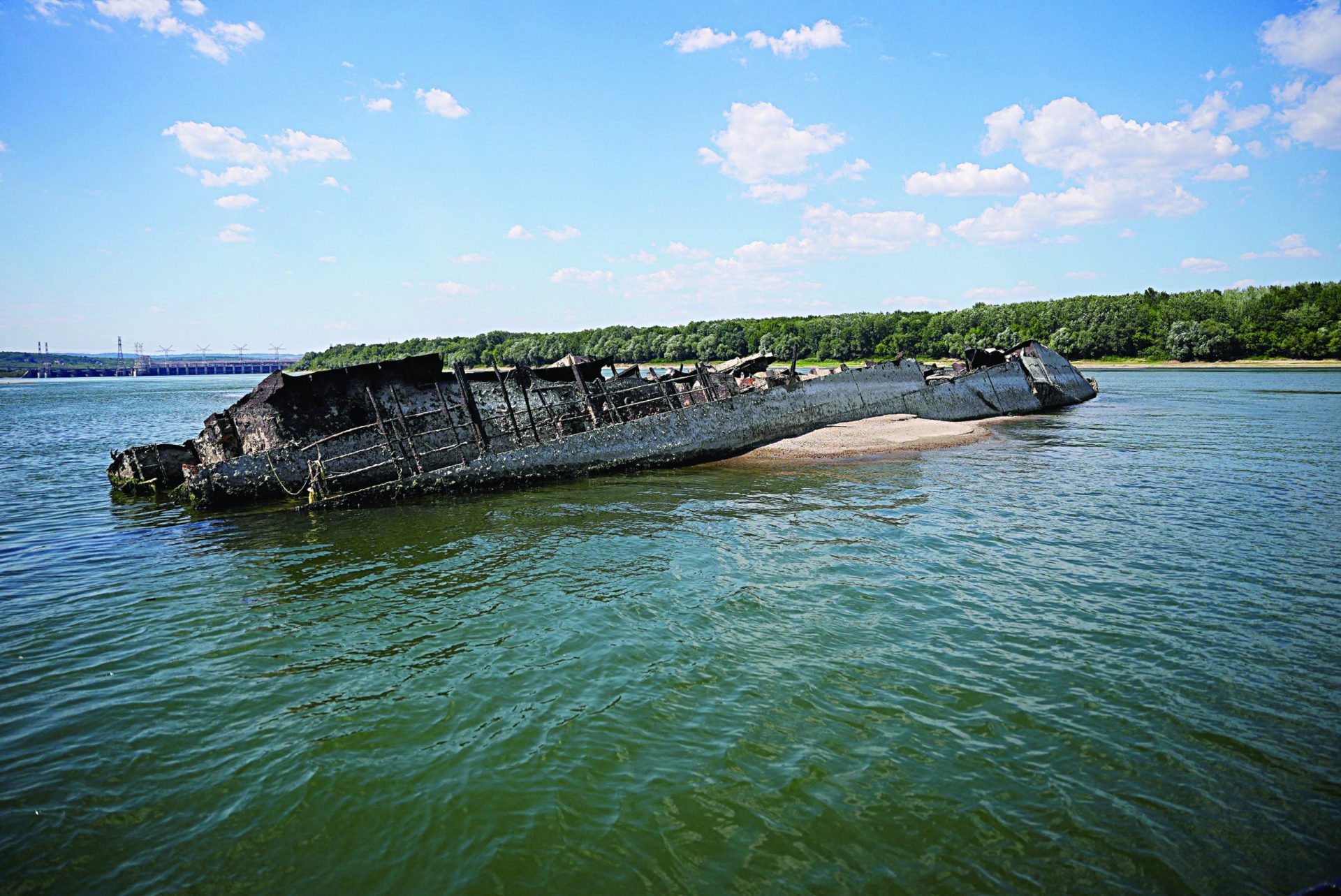 Gigantescos navios nazis reemergem devido à seca extrema que está atingir os rios da Europa