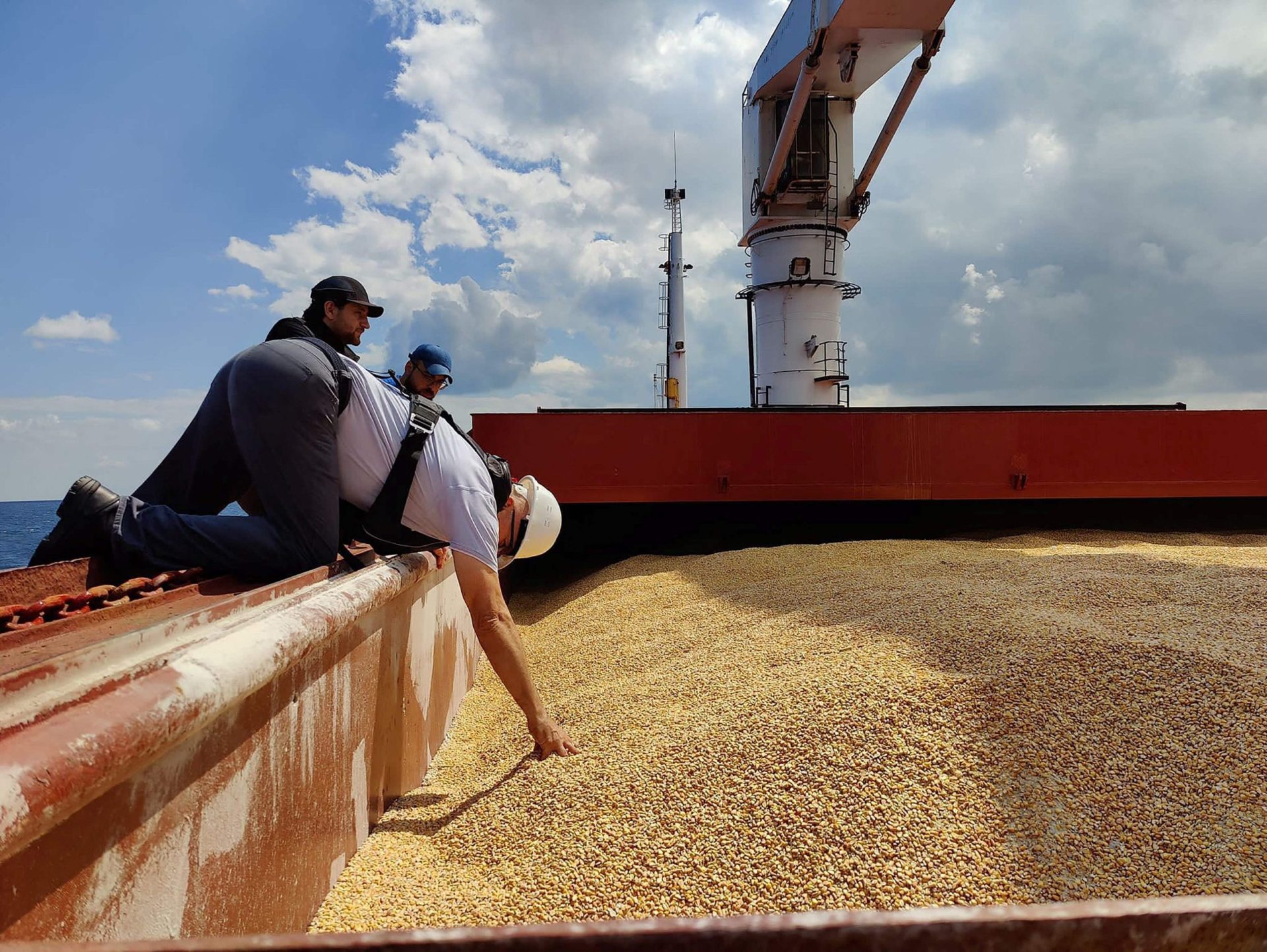 Primeiro navio de milho vindo da Ucrânia com luz verde para seguir para Líbano