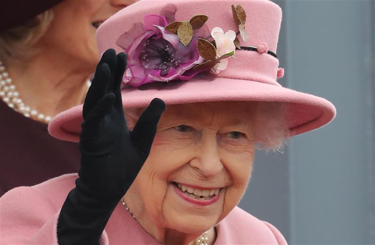 Rainha Isabel II cancela presença num habitual evento
