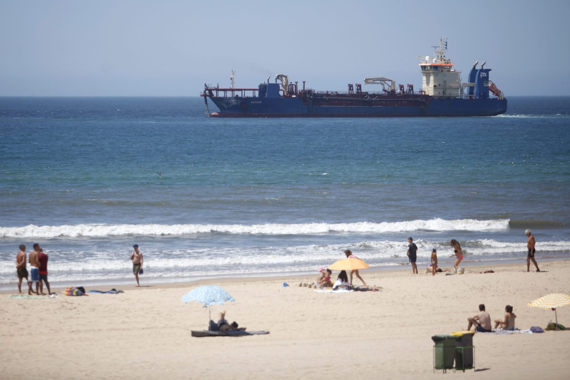 Três praias de Oeiras e uma de Lagos estão interditas a banhos