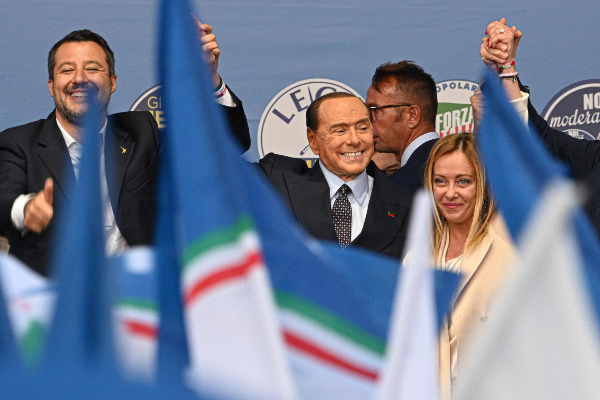 Coligação da direita surpreende em Itália