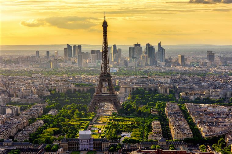 Torre Eiffel encerrada devido a greve nacional