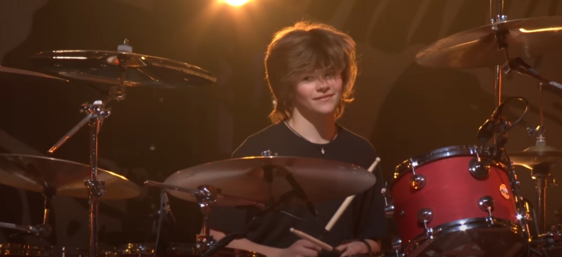 Taylor Howkins homenageado em concerto que contou com atuação do seu filho na bateria