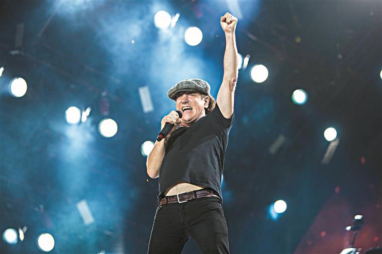Vocalista dos AC/DC lança autobiografia