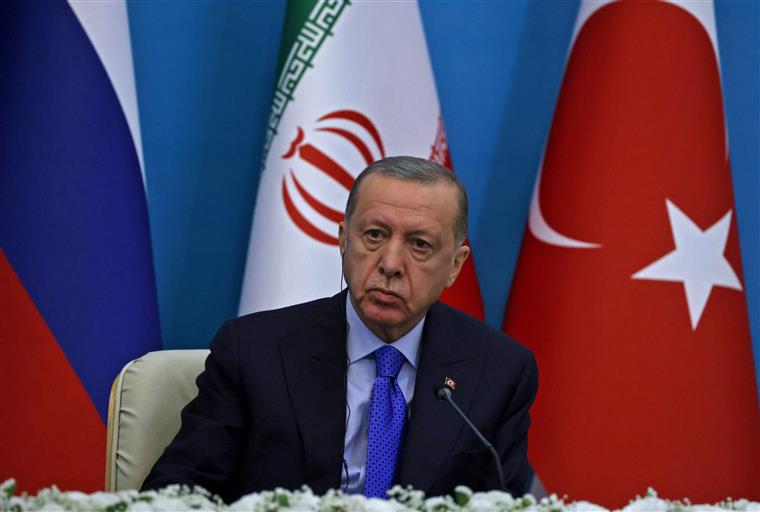 Erdogan diz que Ocidente está a seguir “uma política baseada na provocação” contra a Rússia