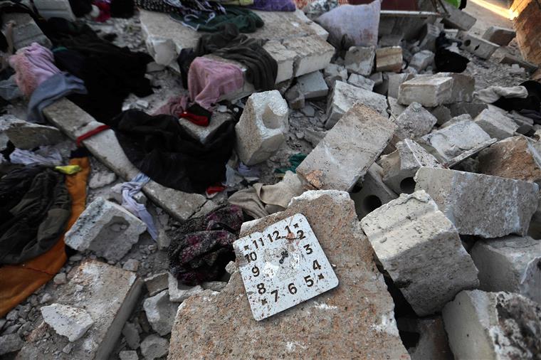 Pelo menos dez mortos em desabamento de prédio na Síria
