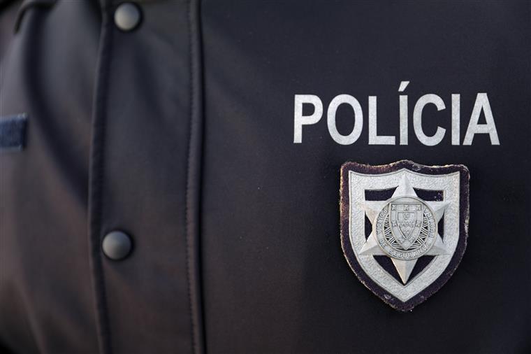 Empregado de mesa detido no Porto após ameaçar agentes da PSP