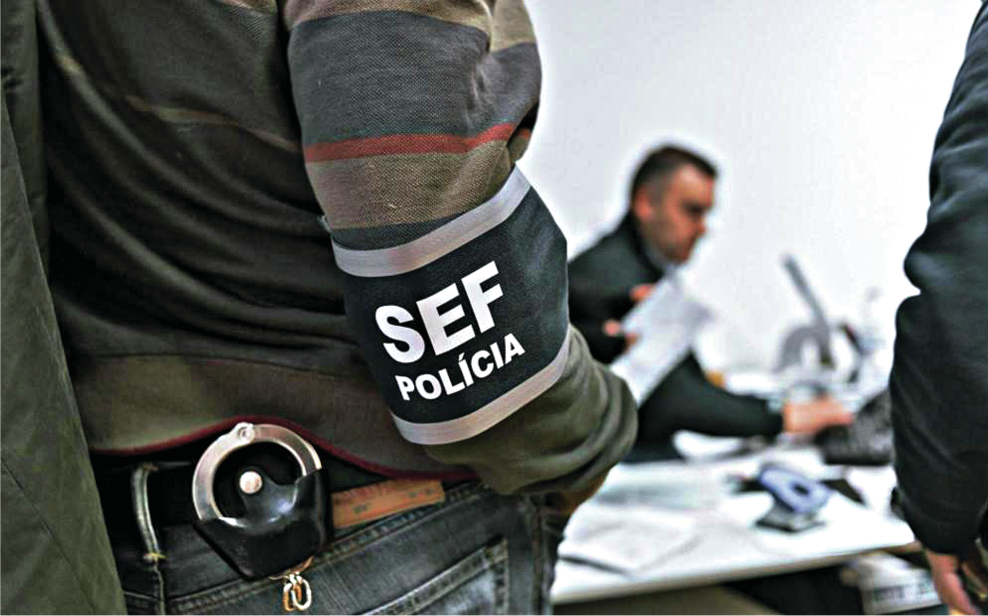 SEF detém homem procurado pela Interpol