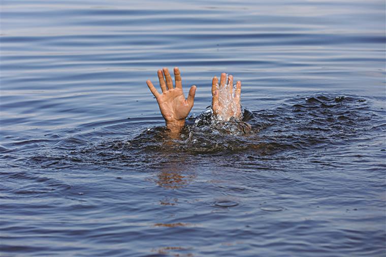 Oito crianças morrem afogadas no Gana após barco virar
