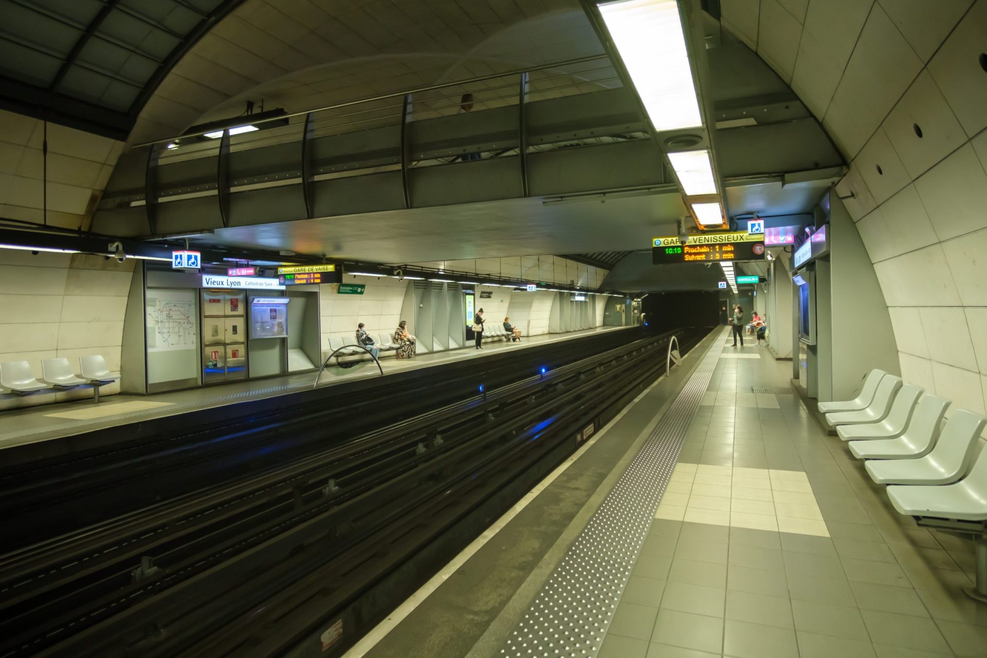Casal homossexual agredido em metro em Lyon