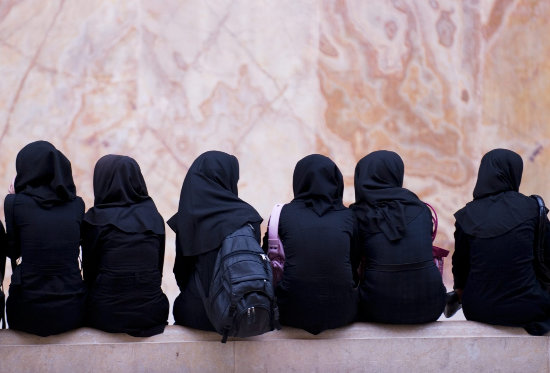 Centenas de raparigas no Irão poderão ter sido envenenadas em salas de aulas