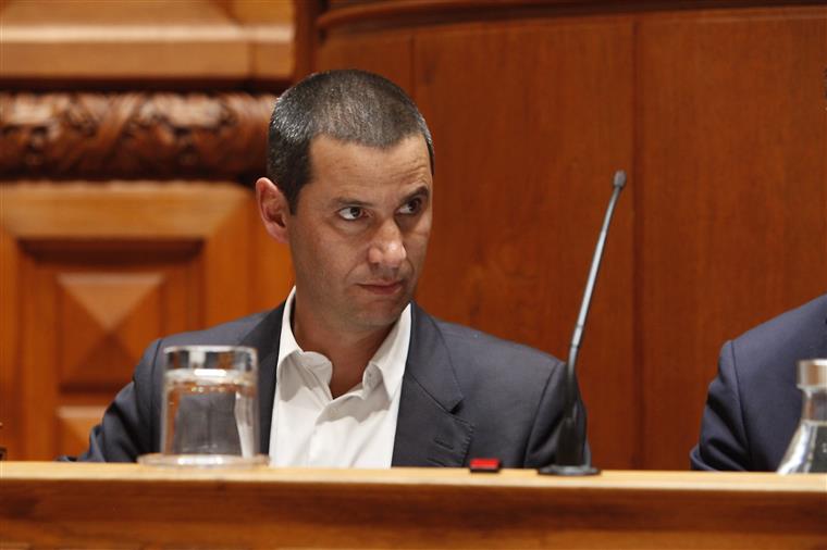 Galamba troca pedro nunista