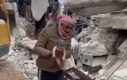 Grávida morre ao dar à luz nos escombros na Síria mas bebé é salvo