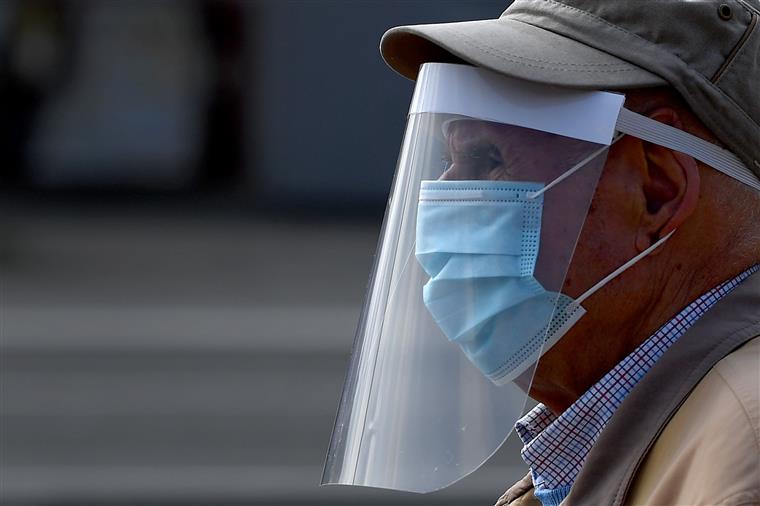 Máscara deixa de ser obrigatória nos transportes em Espanha