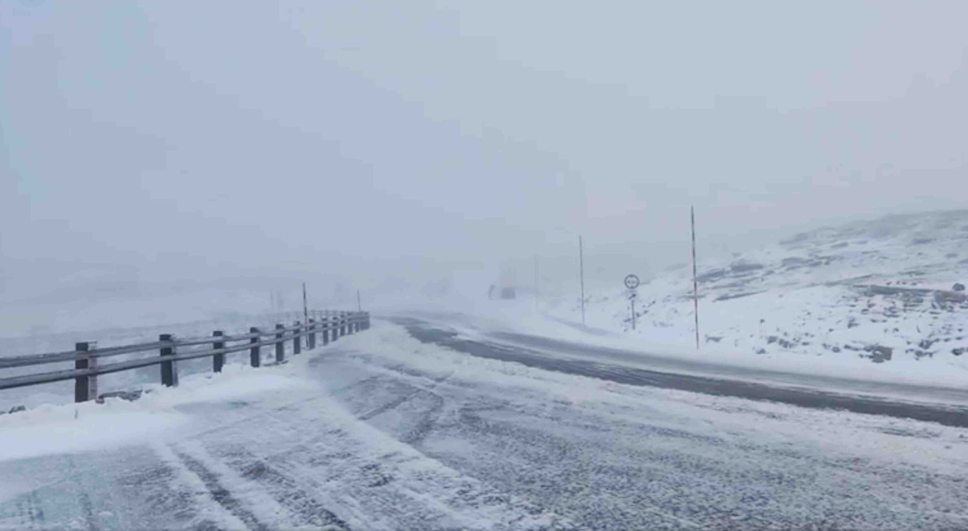Troços de acesso à Serra da Estrela cortados devido à neve