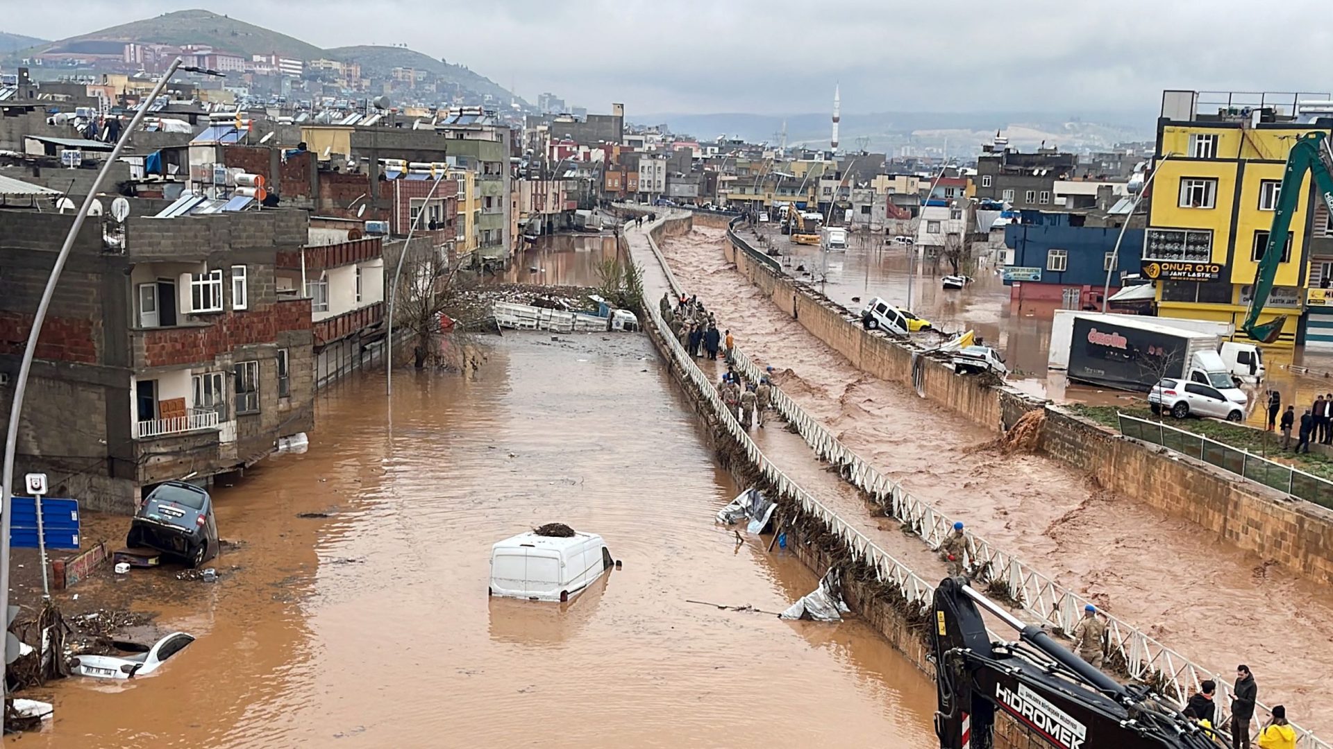 Chuvas torrenciais na Turquia fazem pelo menos 14 mortos