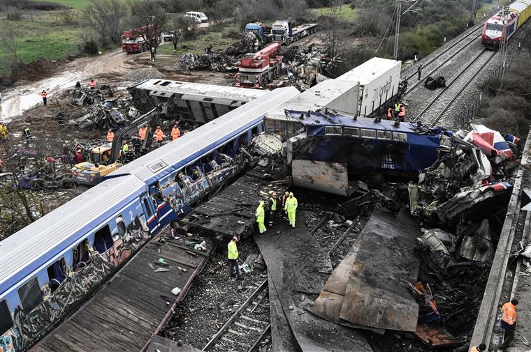 Comboios voltam a circular na Grécia três semanas após acidente ferroviário