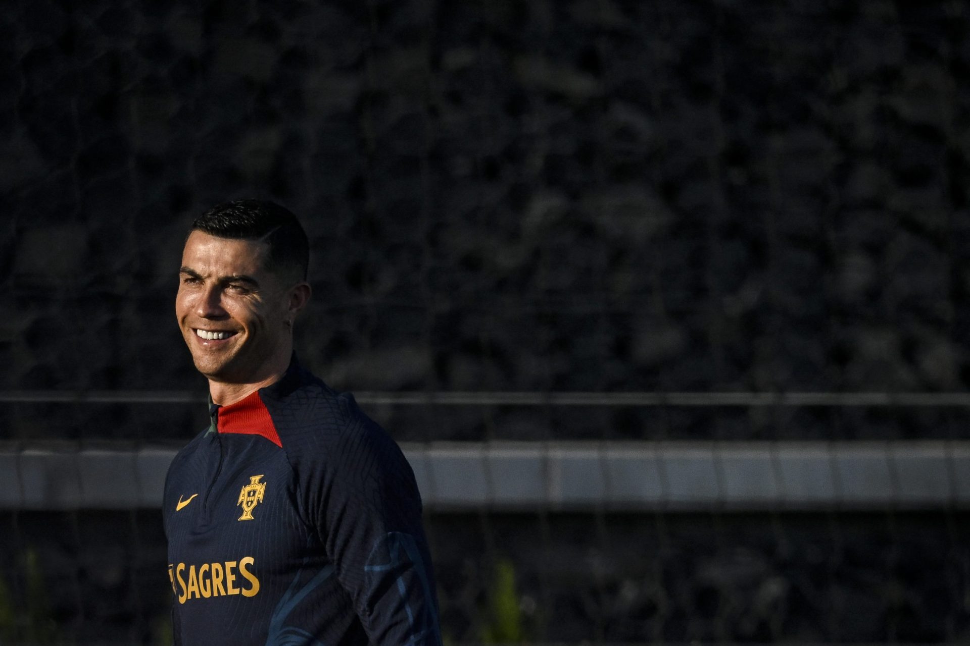 Cristiano Ronaldo está “feliz por continuar a ajudar Portugal”