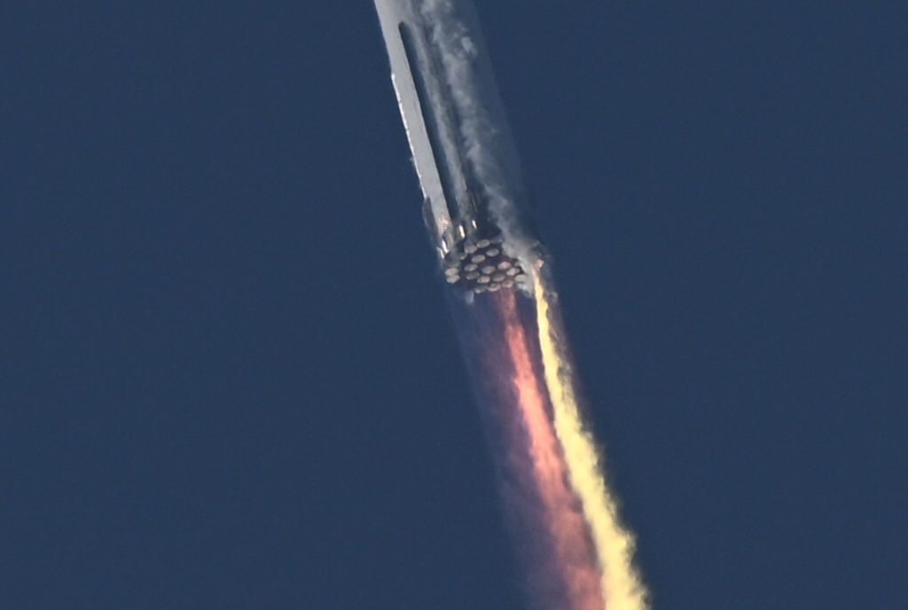 Foguetão da SpaceX explode minutos após o lançamento
