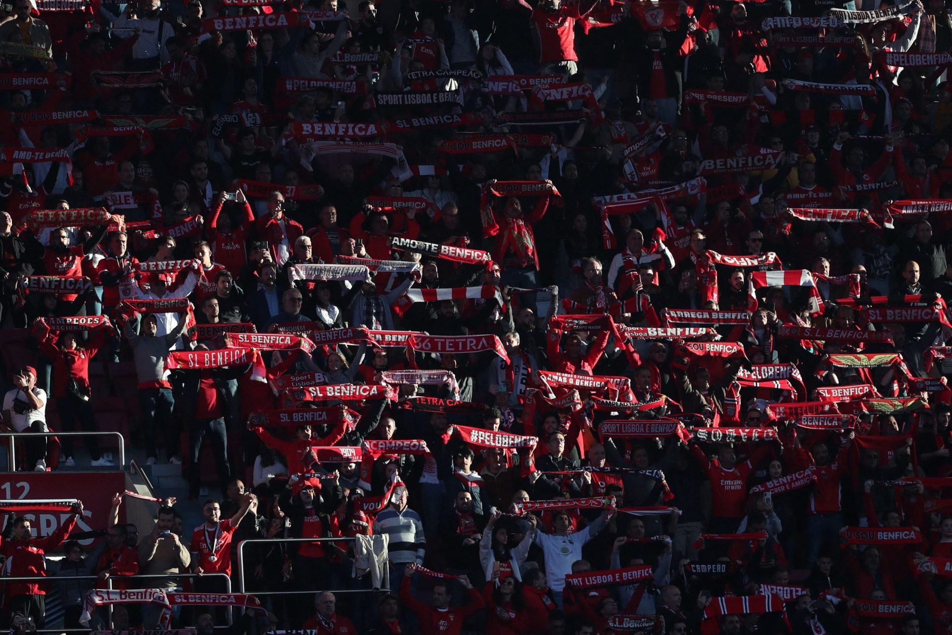 Bilhetes para o jogo do Benfica em Milão esgotaram em meia hora