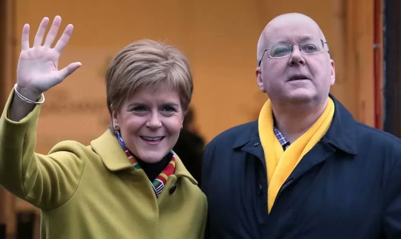 Marido da ex-primeira-ministra da Escócia foi detido