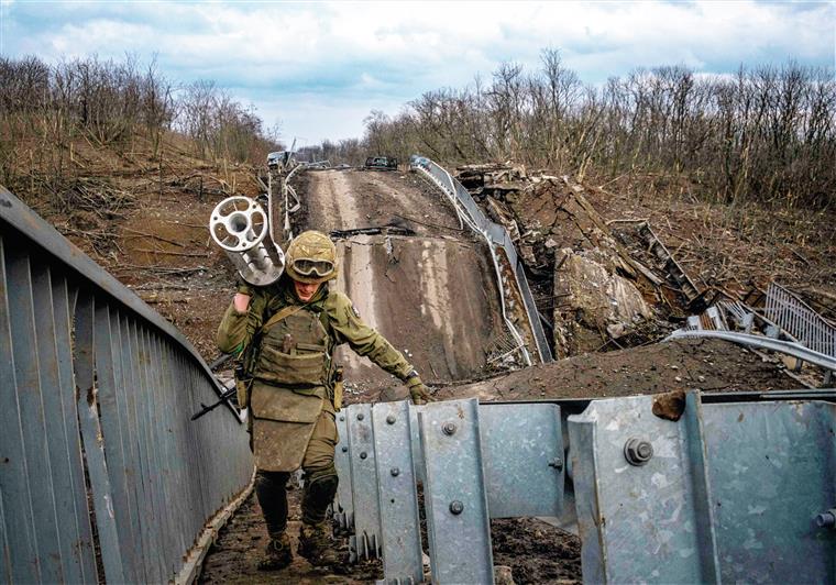 Tropas ucranianas confirmam fuga de brigada russa de Bakhmut