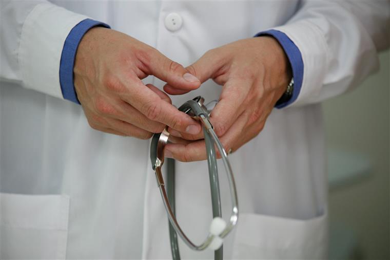 Médico violava pacientes durante consultas num hospital do Norte do país