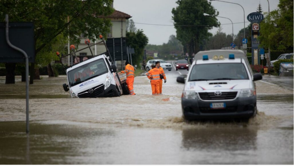 Graves inundações já provocaram pelo menos oito mortes em Itália