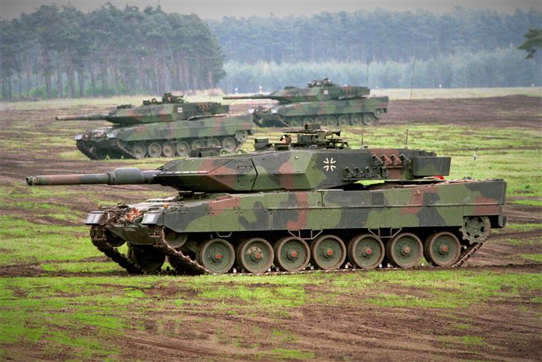 Alemanha encomenda 18 Leopards 2 para substituir tanques enviados para Ucrânia