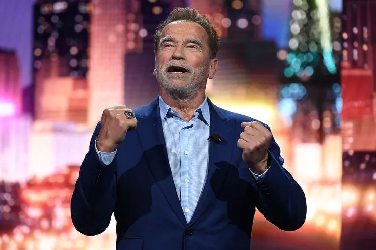 Há atores, há políticos e há culturistas. Schwarzenegger é os três