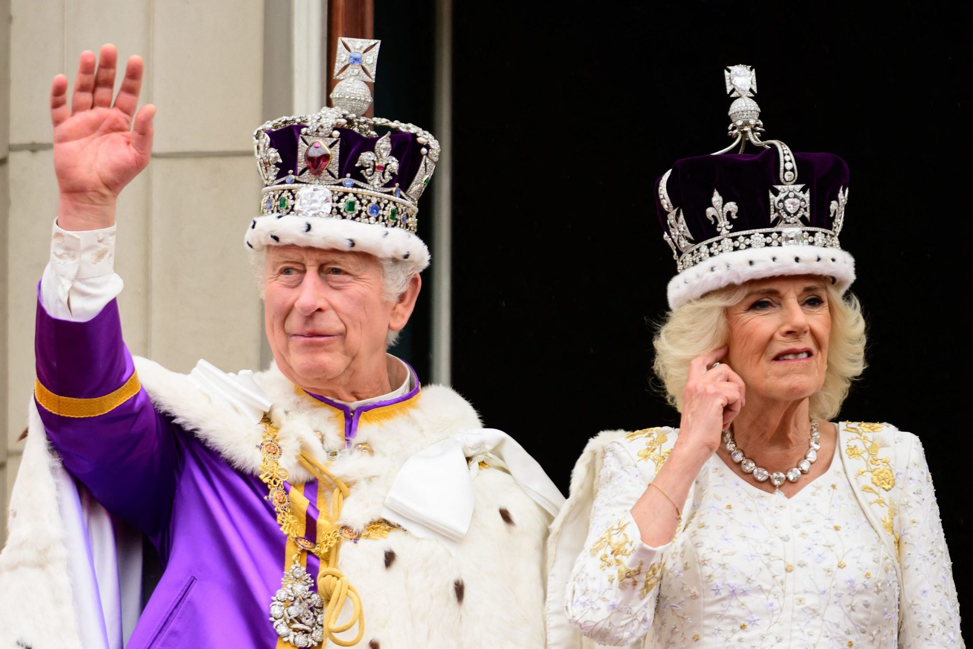 Divulgada nas redes sociais a primeira fotografia oficial do Rei Carlos III
