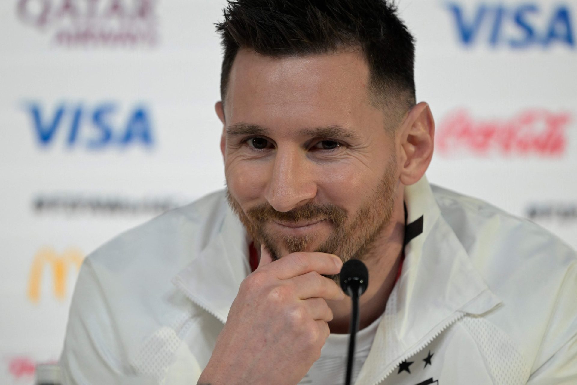 Pai de Messi nega acordo do filho com clube saudita