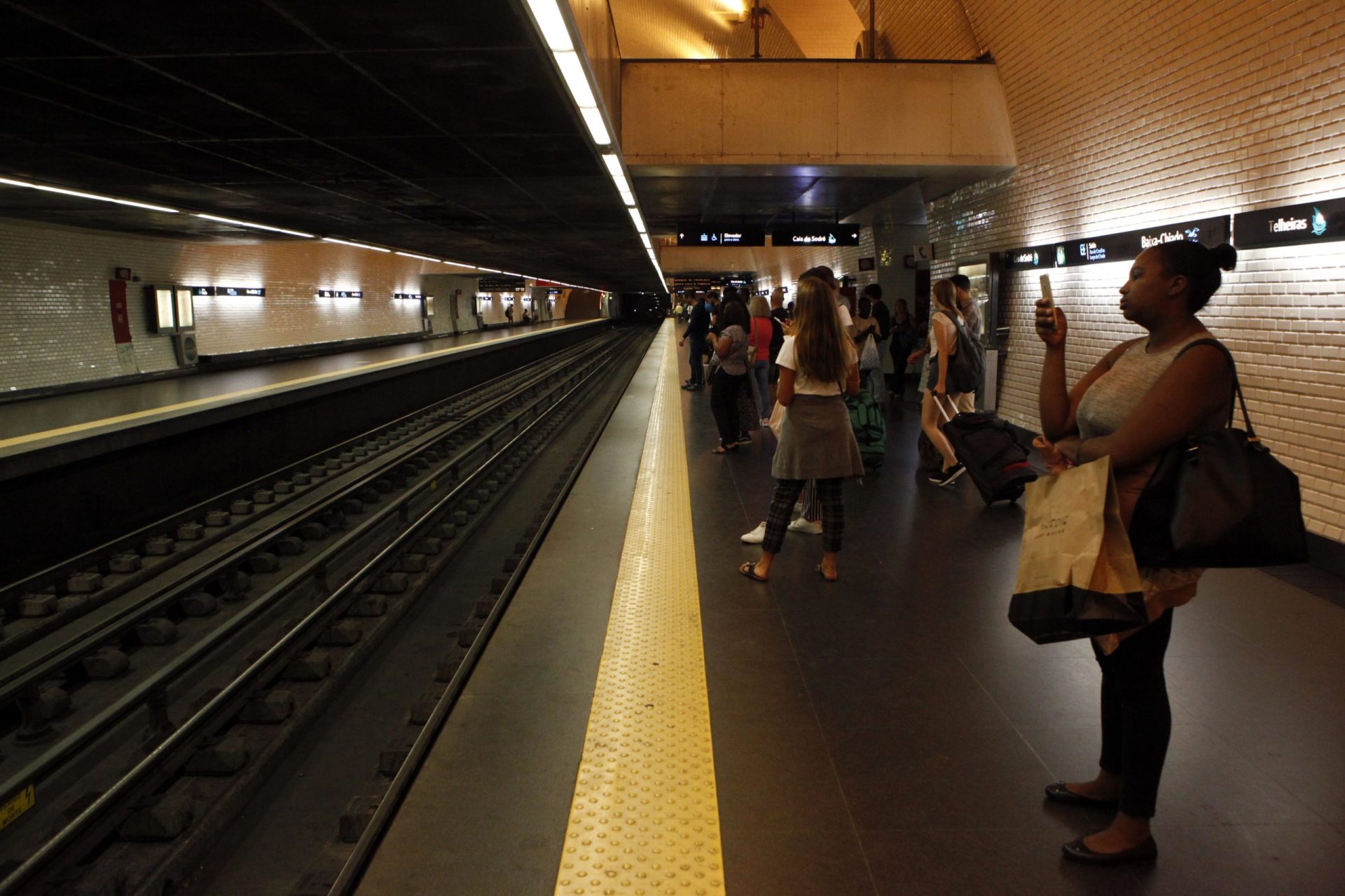 Metro de Lisboa prolonga serviço na noite de Santo António