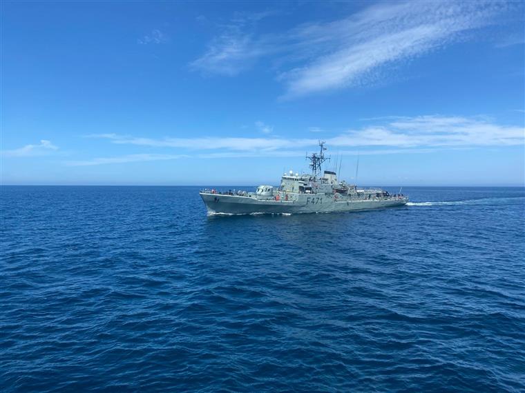 Marinha acompanhou dois navios russos ao largo da costa continental