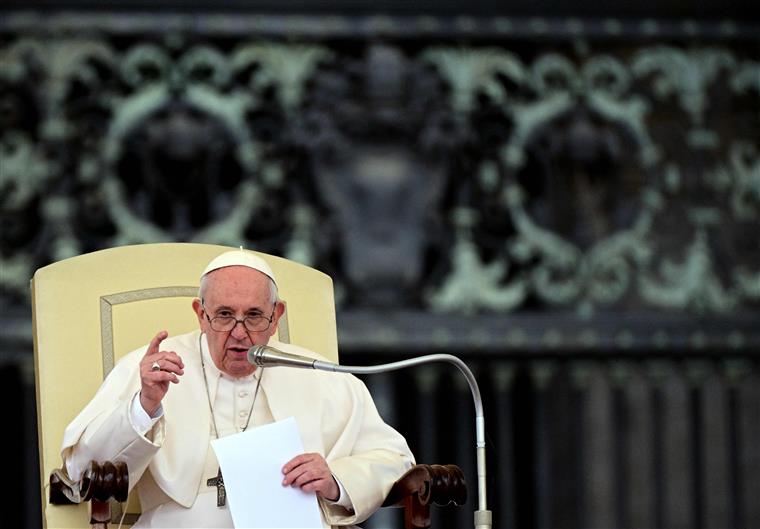 Papa Francisco cancela audiências até 18 de junho